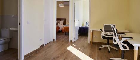 4 slaapkamers, een kluis op de kamer, een strijkplank/strijkijzer