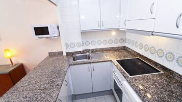 Fridge, microwave, oven, coffee/tea maker