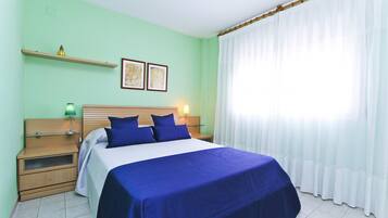 1 slaapkamer, een strijkplank/strijkijzer, gratis wifi, beddengoed