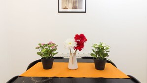 Dining - Brick Lane Flats (London)
