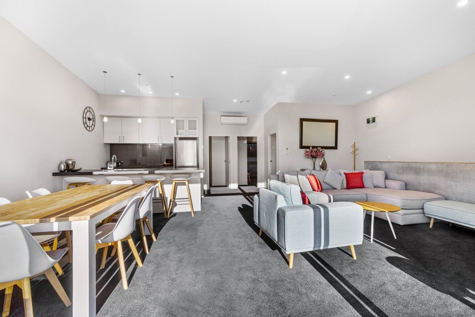 Executive appartement, 2 slaapkamers (2 Bedroom Apartment) | Woonruimte | Flatscreentelevisie, Netflix, een iPod-dock en vloerwarming