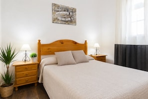 1 chambre, fer et planche à repasser, accès au Wi-Fi (inclus)