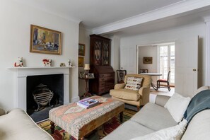 TV - First Street II by onefinestay (Londres)