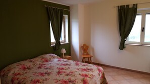 3 bedrooms, iron/ironing board, travel cot, free WiFi