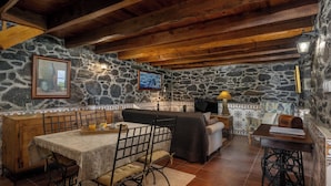 Dining - Cliff-top location, tranquil | Stonecliff Cottage (Calheta)