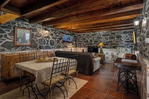 Dining - Cliff-top location, tranquil | Stonecliff Cottage (Calheta)