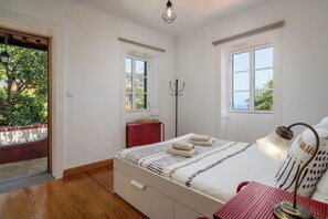 2 bedrooms, soundproofing, iron/ironing board, WiFi - Cliff-top location, tranquil | Stonecliff Cottage (Calheta)
