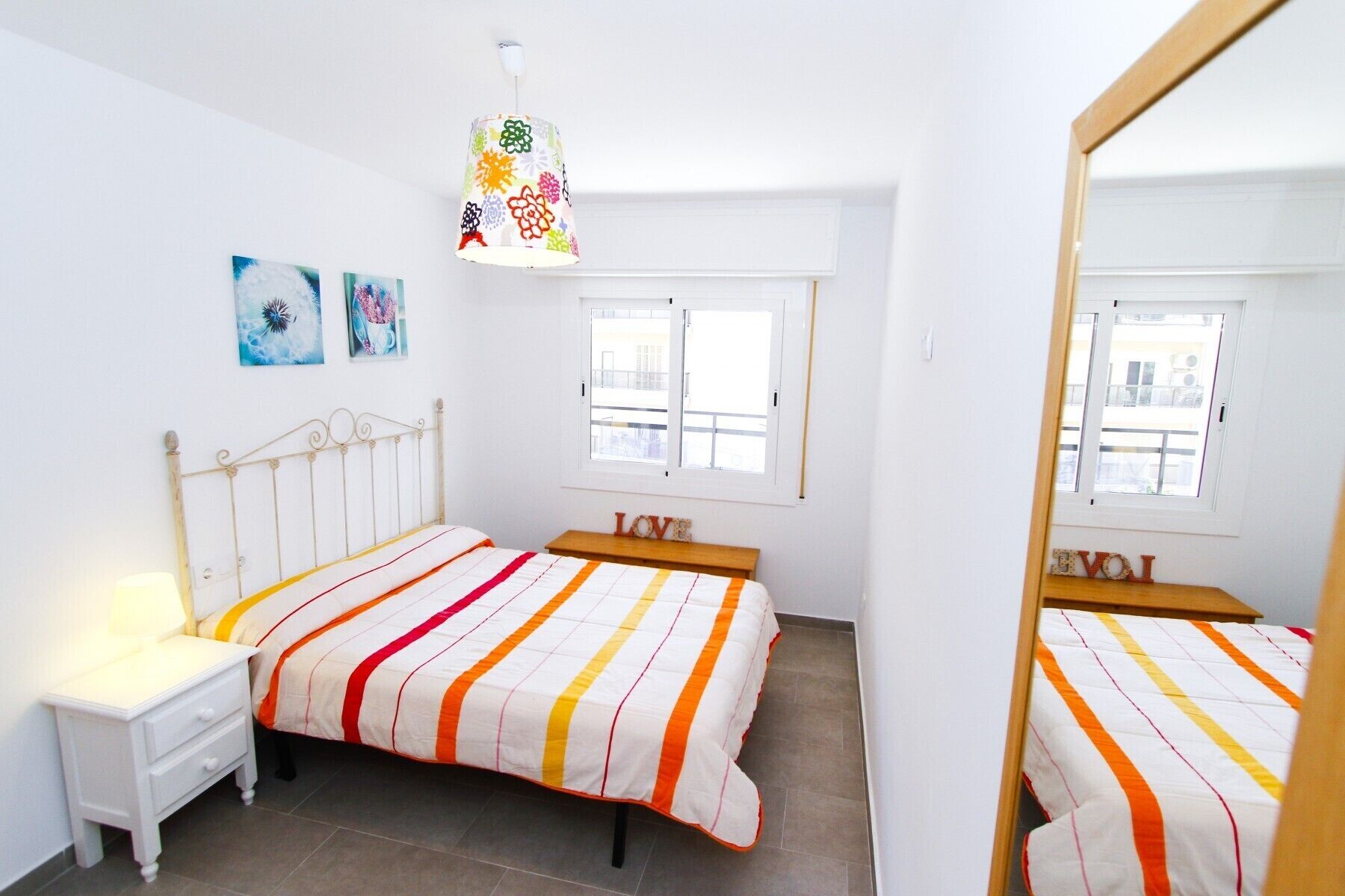 1 habitación, tabla de planchar con plancha, wifi gratis y ropa de cama 