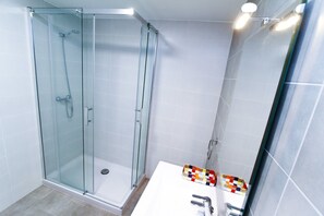 Shower, towels