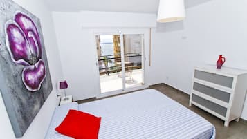 1 slaapkamer, een strijkplank/strijkijzer, gratis wifi, beddengoed
