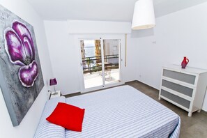 1 slaapkamer, een strijkplank/strijkijzer, gratis wifi, beddengoed