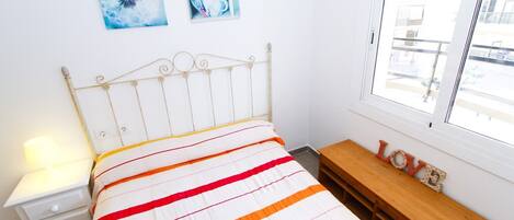 1 chambre, fer et planche Ă repasser, Wi-Fi gratuit, draps fournis