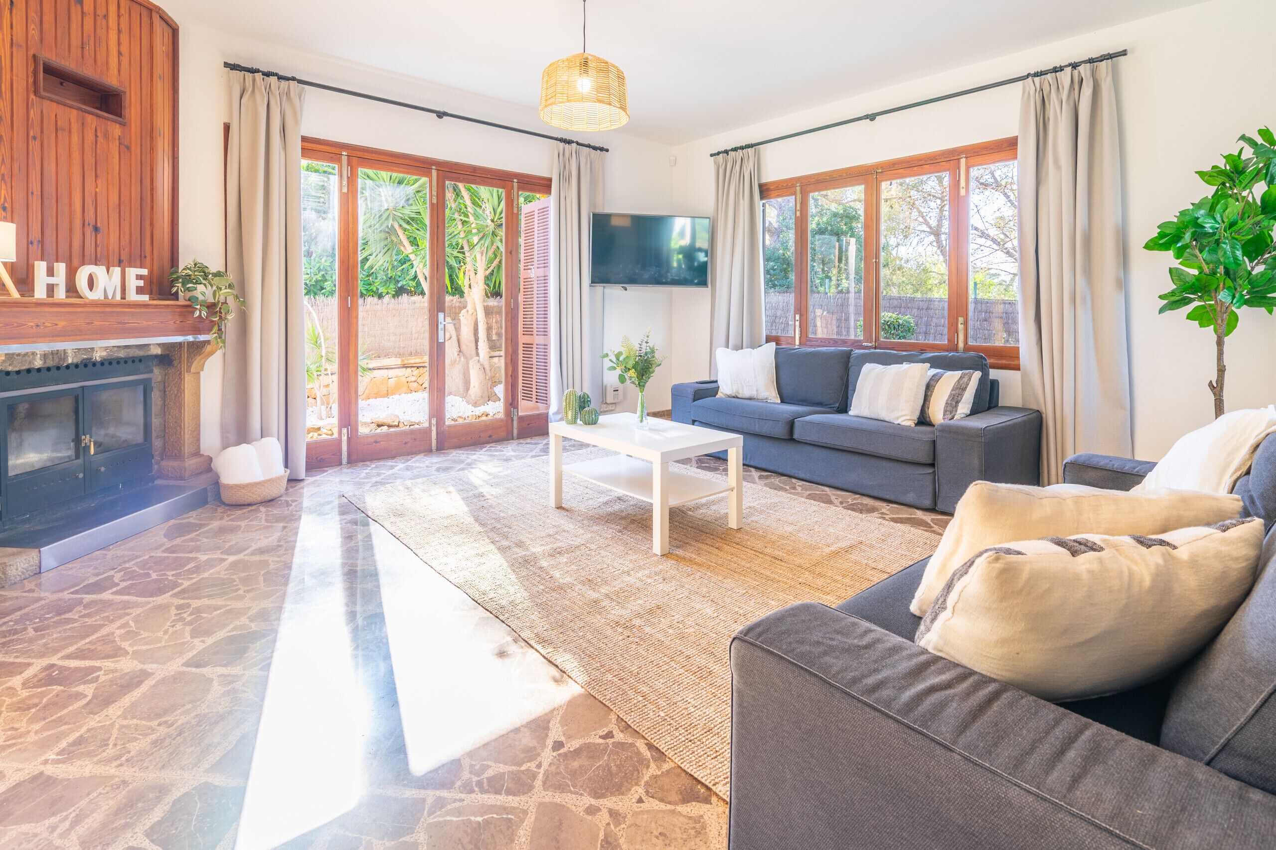 Televisie en een tafeltennistafel