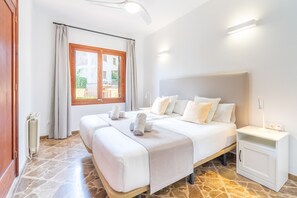 6 bedrooms, iron/ironing board, travel cot, free WiFi