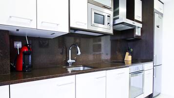 KĂŒhlschrank, Mikrowelle, Ofen, GeschirrspĂŒler