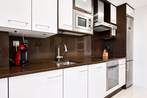 Fridge, microwave, oven, dishwasher - TRAMUNTANA Apartment - Salou Villa (Salou)