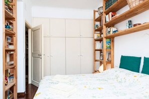 2 عدّة غرف نوم ومكواة/لوح كي وواي فاي مجانًا وملاءات أسرّة