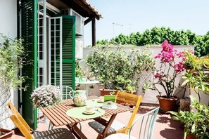 Outdoor dining - Rome, near the Vatican, lovely apartment with terrace for 4 people (Rome)
