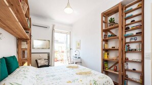 A bedroom with a bed, a desk, a chair, a bookshelf, and a window. - Rome, near the Vatican, lovely apartment with terrace for 4 people (Rome)