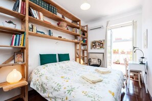 2 bedrooms, iron/ironing board, free WiFi, bed sheets - Rome, near the Vatican, lovely apartment with terrace for 4 people (Rome)