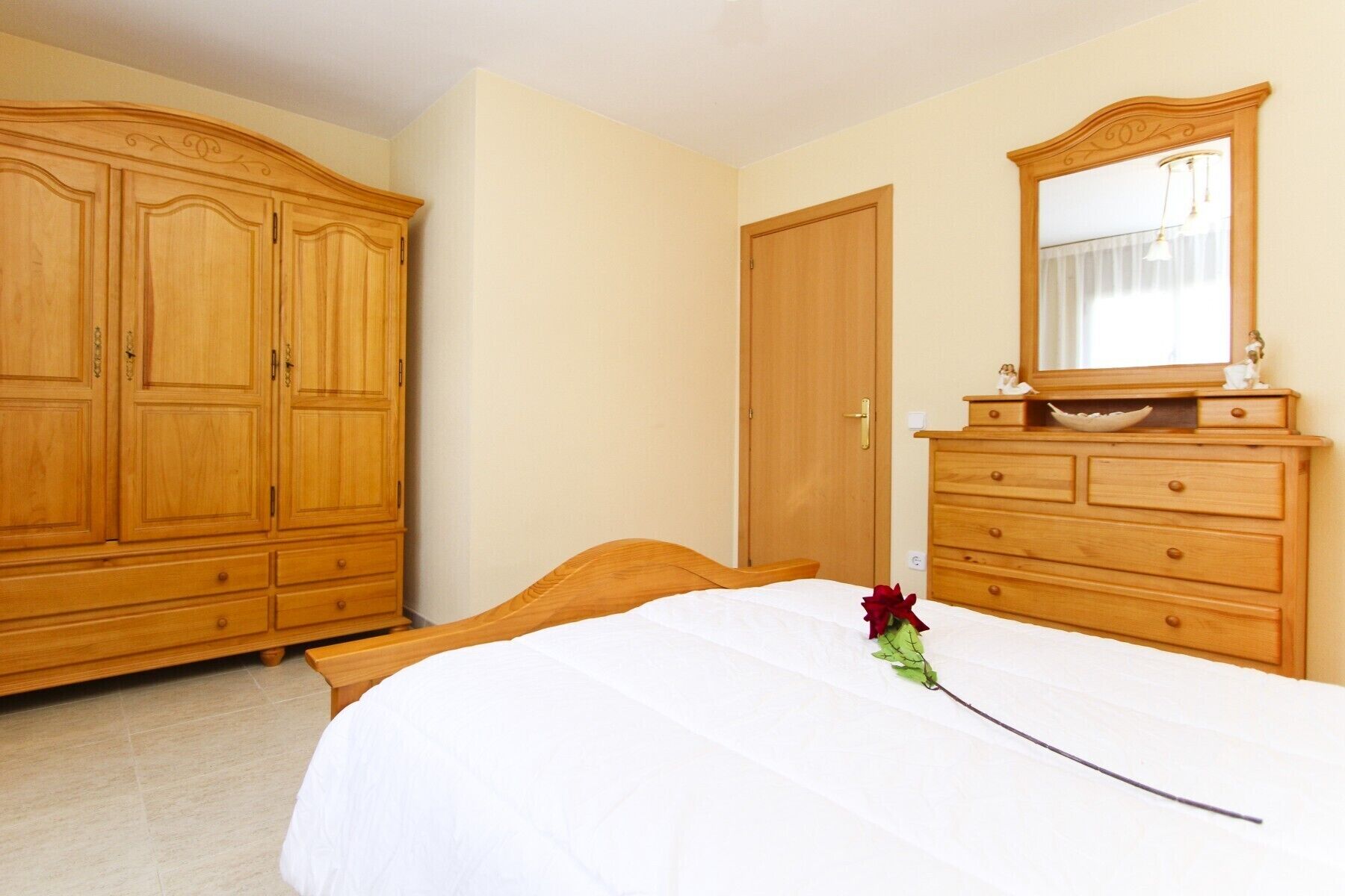 3 slaapkamers, een strijkplank/strijkijzer, gratis wifi, beddengoed