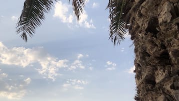 Beach nearby, sun-loungers, beach towels