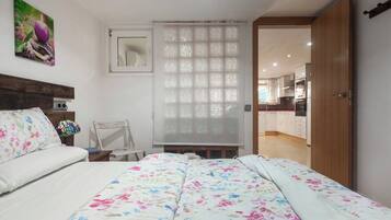 2 chambres, fer et planche à repasser, lit parapluie, Wi-Fi gratuit