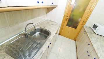Fridge, microwave, coffee/tea maker, electric kettle