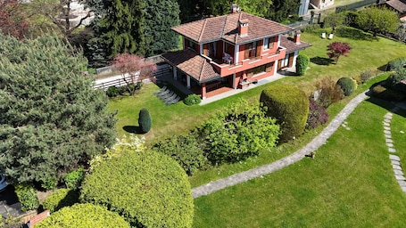 Exterior. Lakes and mountains, spacious villa for 8 people in peaceful location big garden