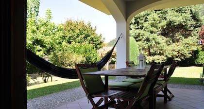 Lagos y montañas, espaciosa villa para 8 personas en zona tranquila, gran jardín