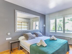 4 chambres, coffres-forts dans les chambres, fer et planche Ă repasser