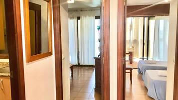 1 bedroom, bed sheets