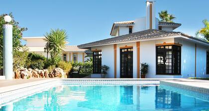 Heatable pool, BBQ & total privacy