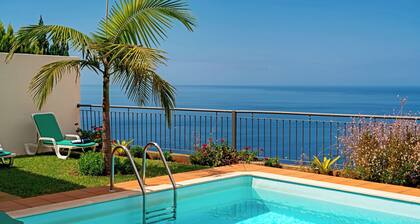 Contemporary villa in Calheta | Amaro Mar