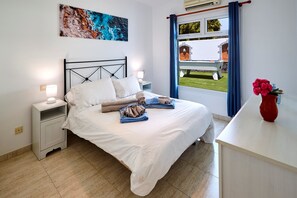 3 bedrooms, in-room safe, iron/ironing board, free WiFi