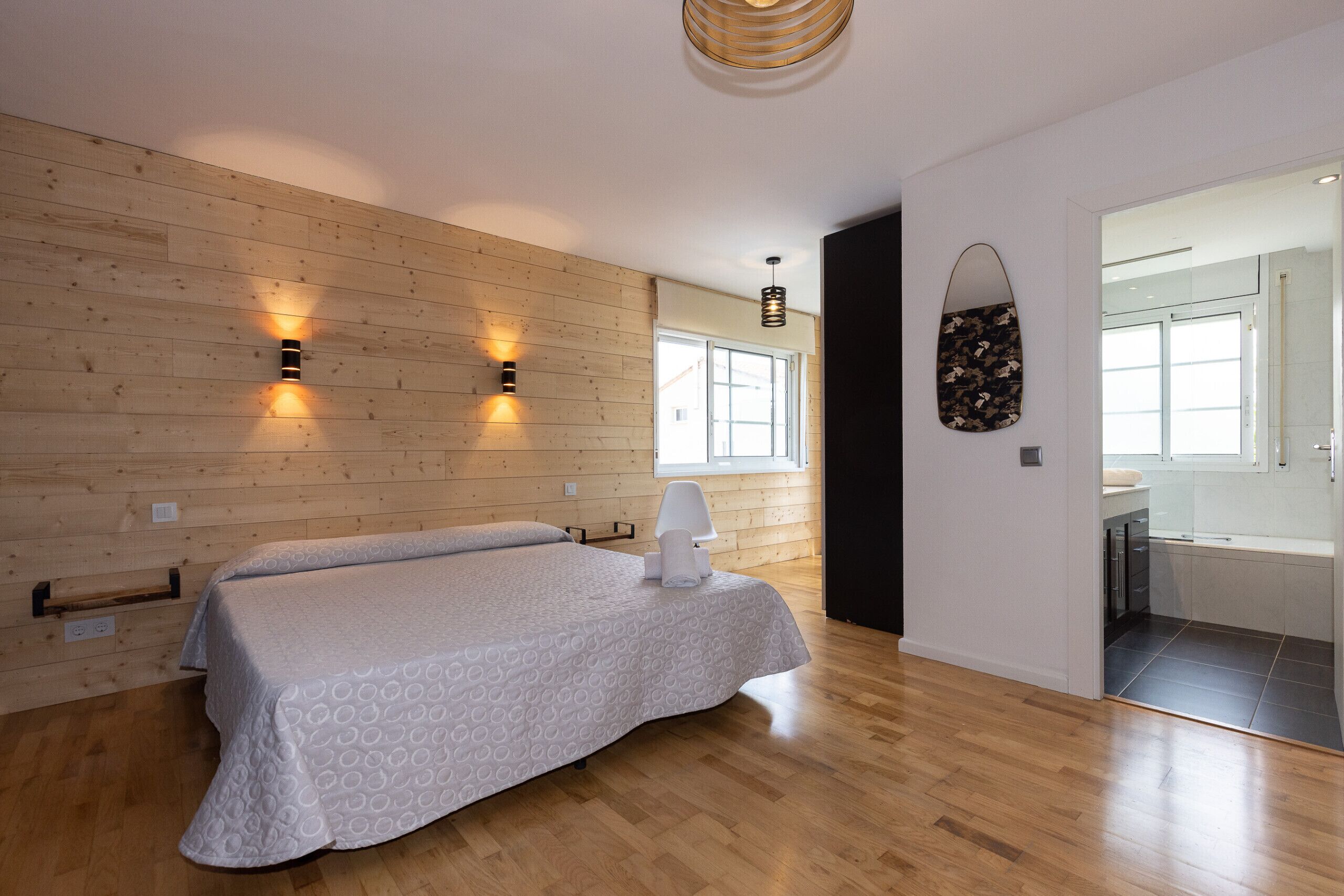 5 slaapkamers, een strijkplank/strijkijzer, gratis wifi, beddengoed