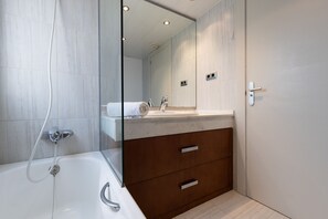 Bañera y toallas