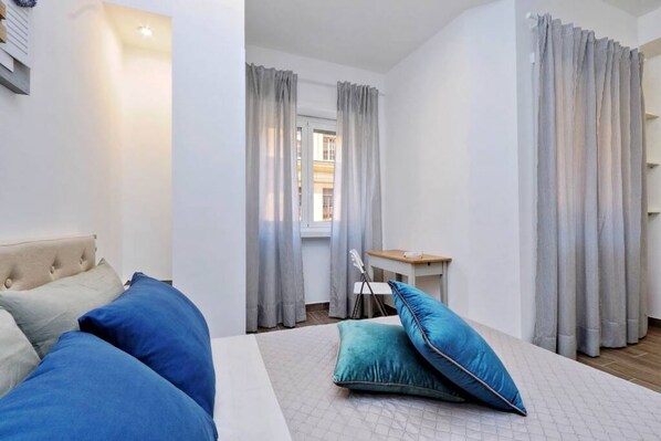 2 bedrooms, iron/ironing board, free WiFi, bed sheets