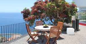 تناول الطعام بالخارج