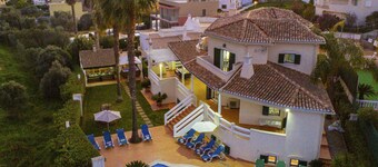 Villa w/ heatable pool, jacuzzi & BBQ, Armação
