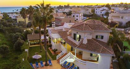 Villa w/ heatable pool, jacuzzi & BBQ, Armação