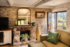 TV, fireplace - Two-bedroom, pet friendly holiday cottage set in Fowey and within walking distance of the beach (Fowey)