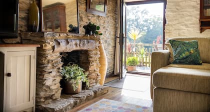 Two-bedroom, pet friendly holiday cottage set in Fowey and within walking distance of the beach