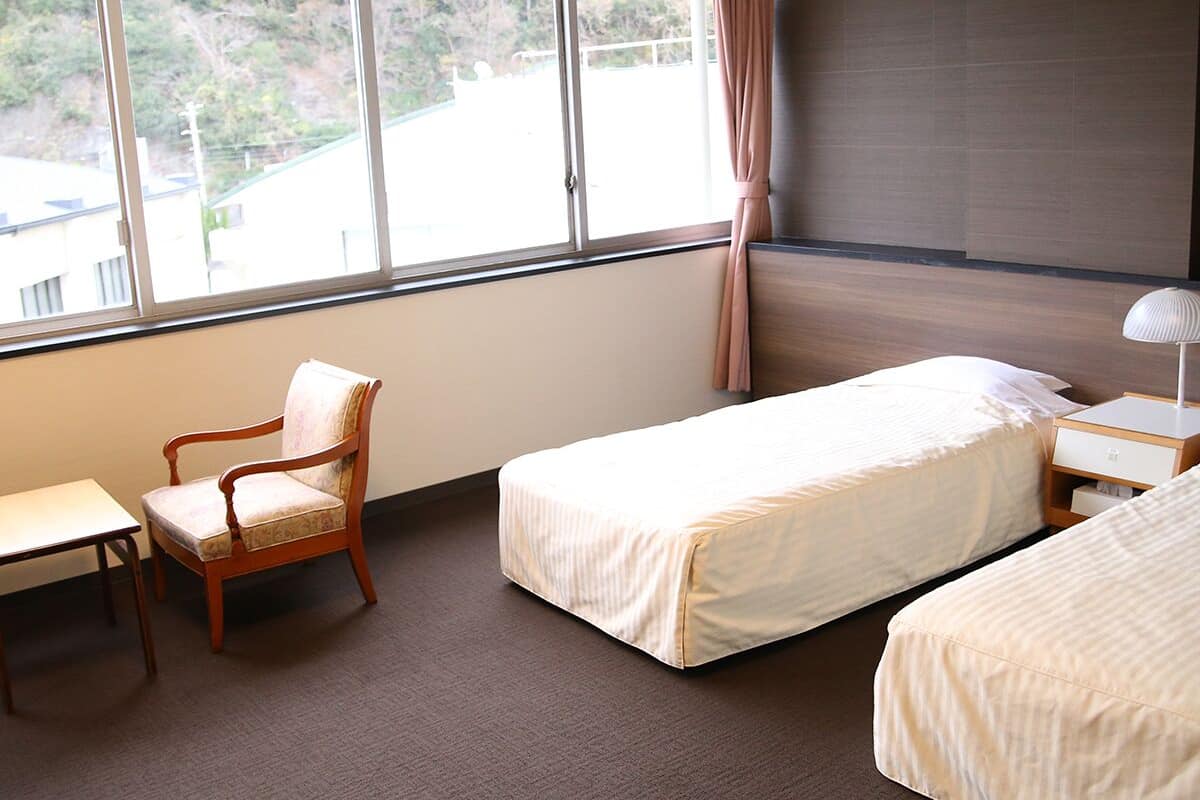 In-room safe, bed sheets