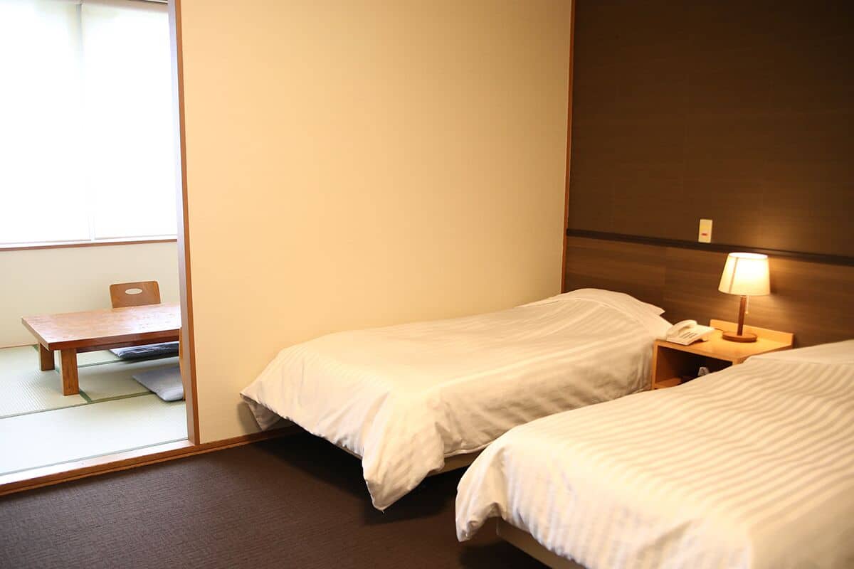 In-room safe, bed sheets