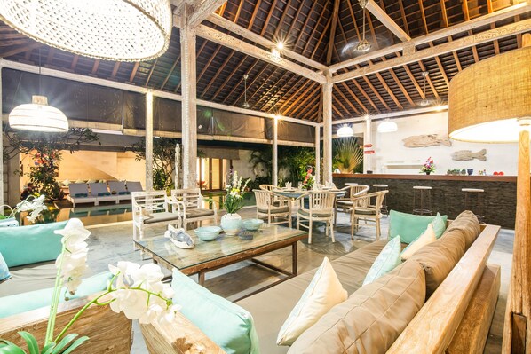 Dining - ❤7" Ride to Beach❤4BR & 13meter Private POOL Villa❤SUNDECK❤10pax (Canggu)