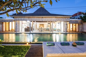 Pool - ❤7" Ride to Beach❤4BR & 13meter Private POOL Villa❤SUNDECK❤10pax (Canggu)