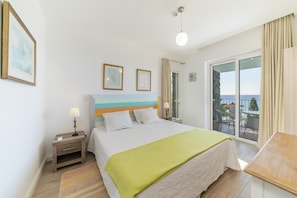 4 bedrooms, soundproofing, iron/ironing board, WiFi