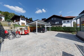 Parking sur place, voiture conseillée
