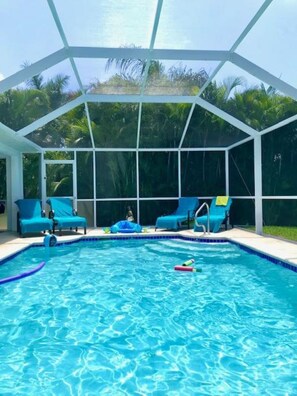 Outdoor pool, a heated pool - VILLA PALM ISLAND - Dream villa in an exclusive location - large pool - south-facing (Cape Coral)